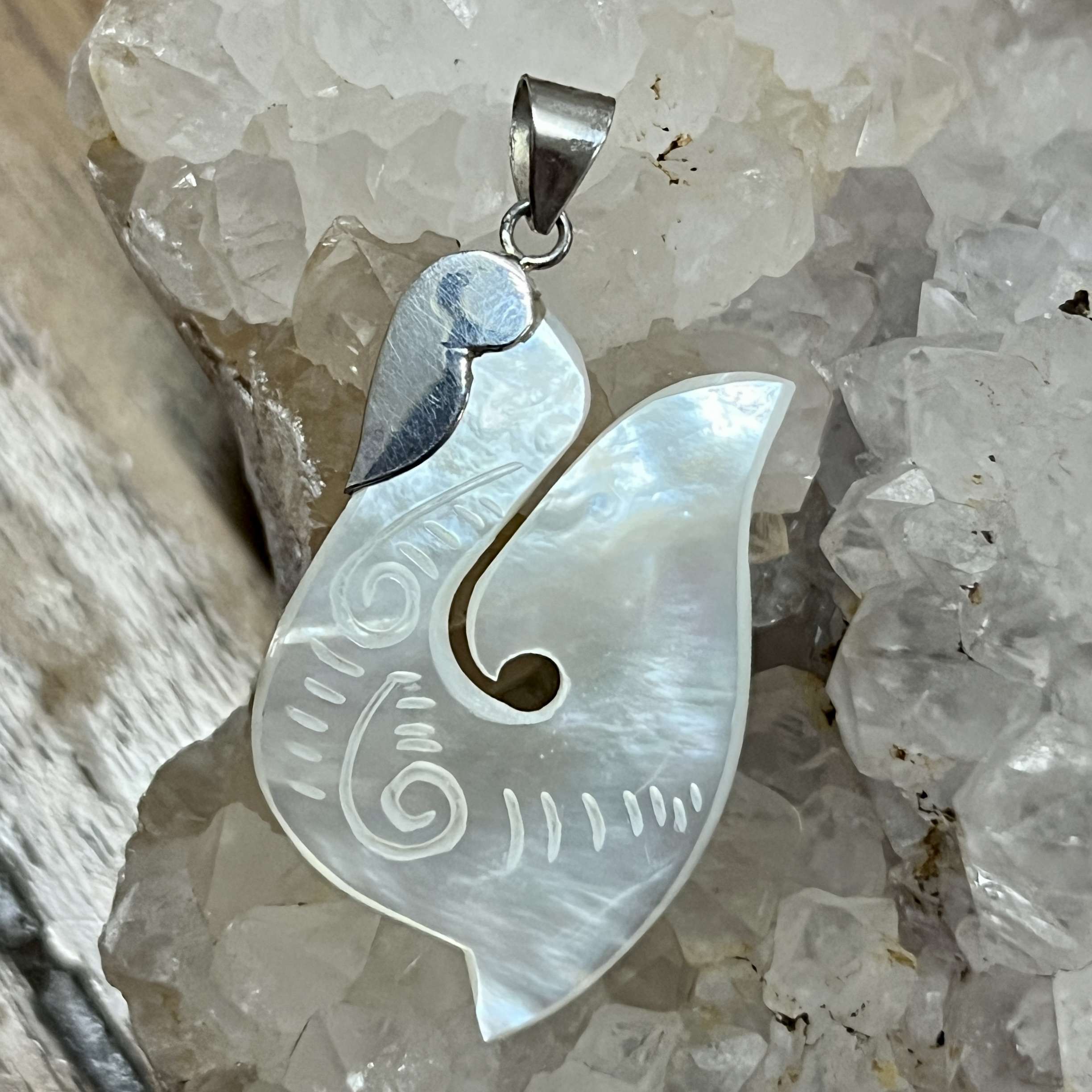 (HANDMADE 925 BALI STERLING SILVER FILIGREE PENDANTS WITH MOTHER OF PEARL)